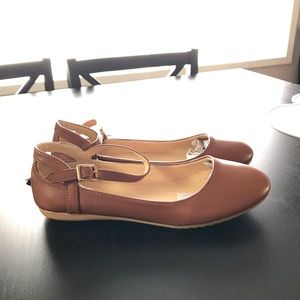 Flats with ankle detail